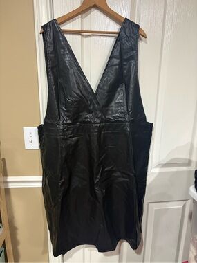SHEIN Black Faux Leather Strapless V-Neck Dress